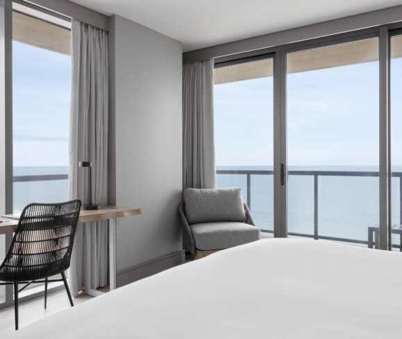 king-guestroom-panoramic_marriottVB king-guestroom-panoramic_marriottVB